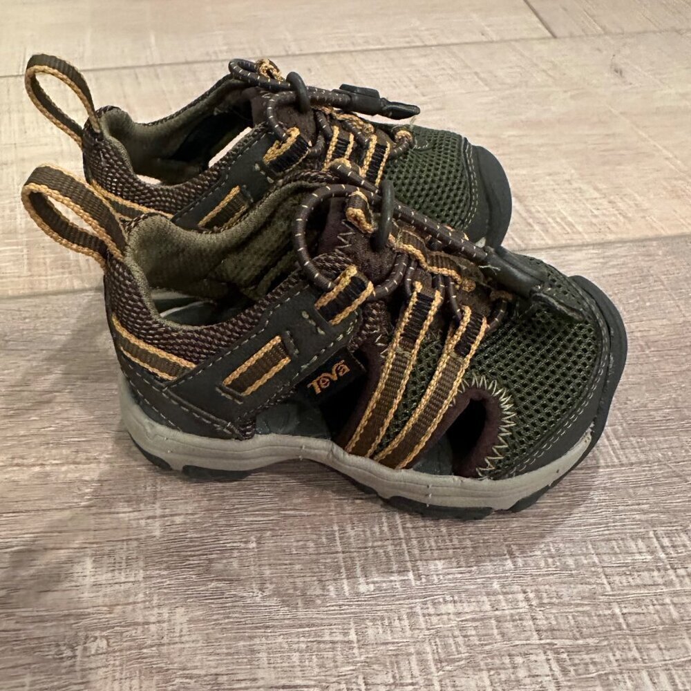 Teva Kids Olive Green and Tan Trail Sneakers